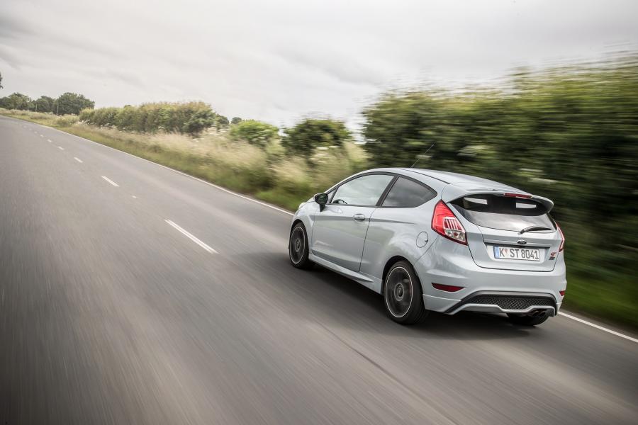  Ford Fiesta ST200 2016 года  (UK) (фото 28 из 31)